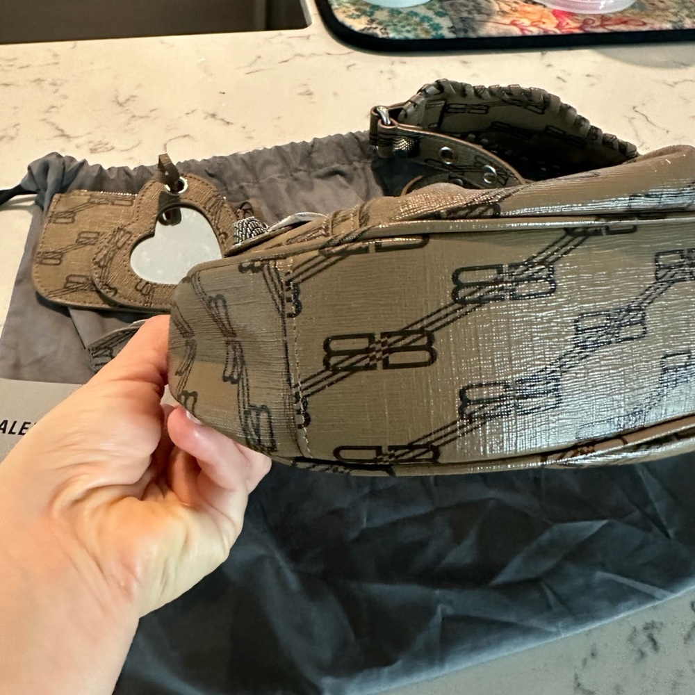 BALENCIAGA Le Cagole Xs BB Monogram Shoulder Bag - Picture 7 of 10